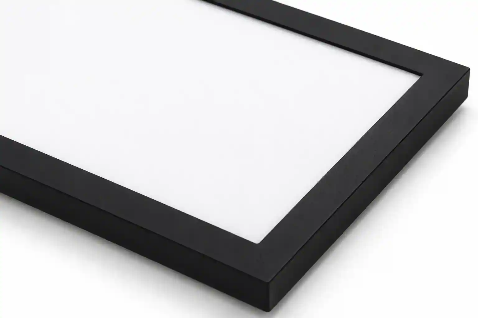 Světelná distribuce LED panelu SRP 36W 120x30cm — CRI >80, nízké oslnění, životnost 50 000h